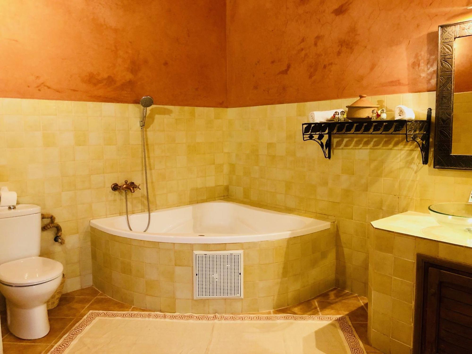 Kasbah Isfoula And Spa Ajt Benhaddu Szoba fotó